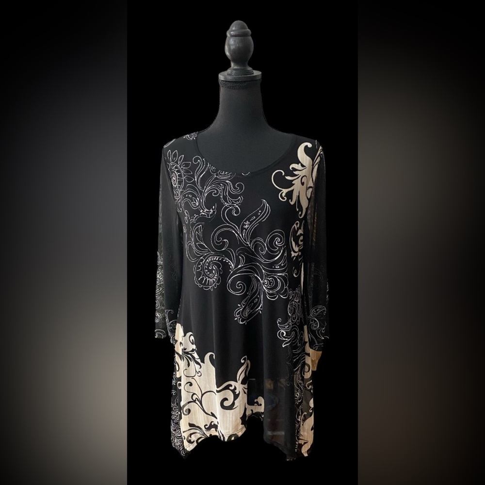 Chico’s Travelers Collection: Black and White Pattern Blouse - Picture 3 of 15